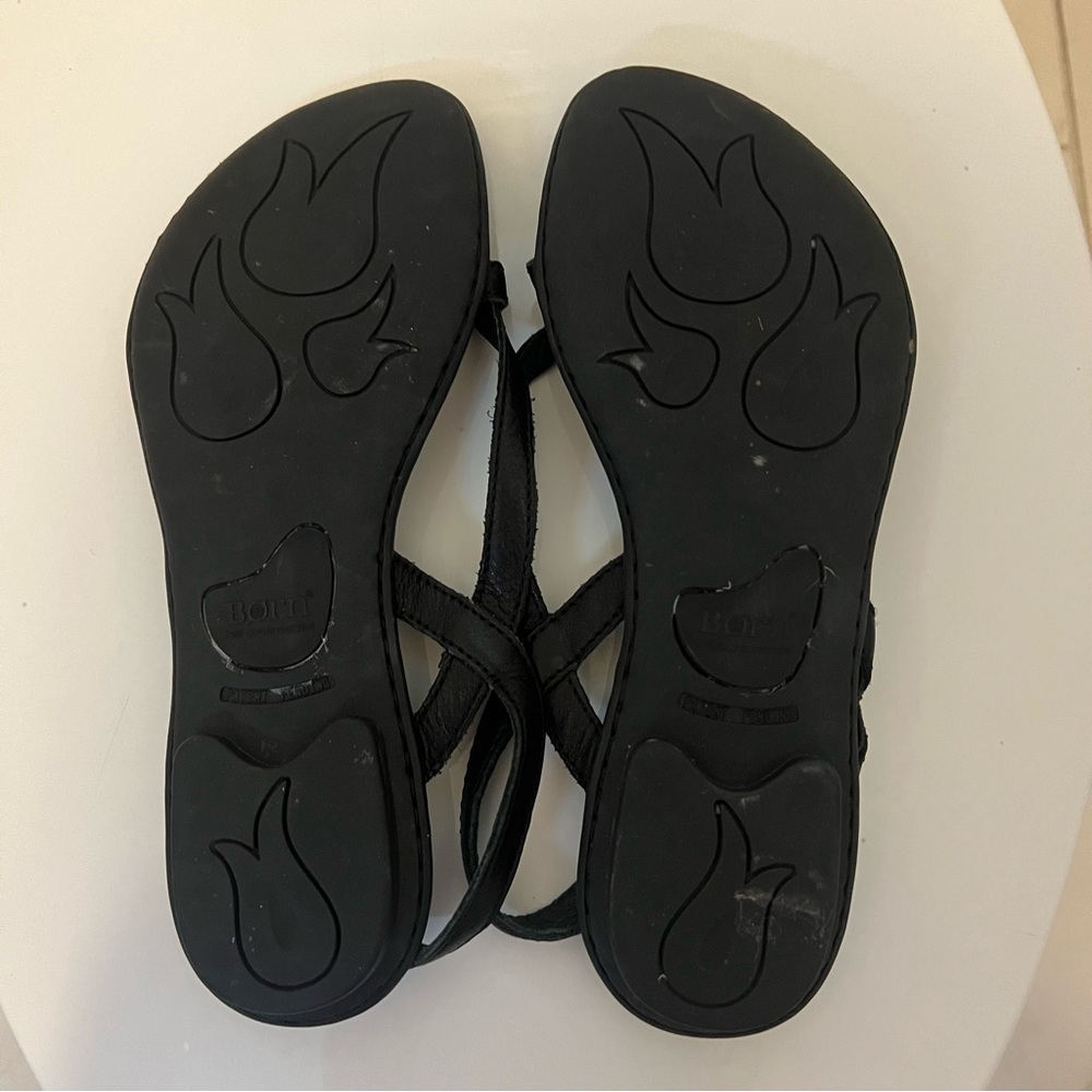 BORN•Flat Leather Sandals•BLACK with Leather Flower Detail•SIZE 6 - Picture 15 of 16
